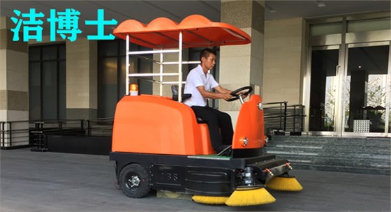 駕駛掃地車(chē)
