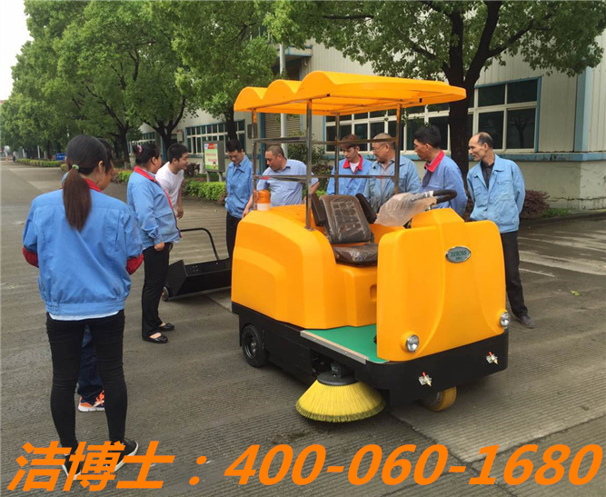 潔博士駕駛掃地車(chē)客戶(hù)案例—天樂(lè )集團