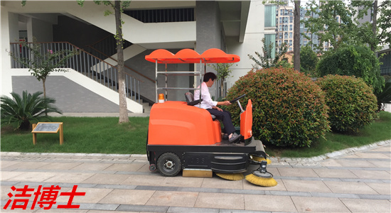 潔博士電動(dòng)掃地車(chē)用戶(hù)現場(chǎng)