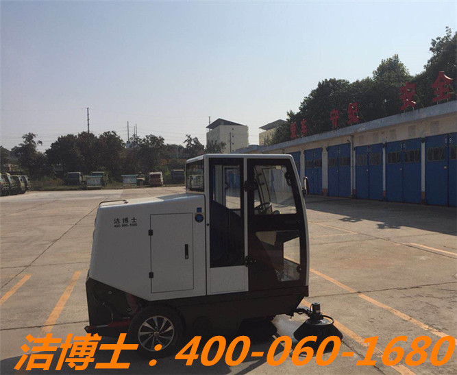 潔博士駕駛掃地車(chē)客戶(hù)案例——空軍西安軍械修理廠(chǎng)