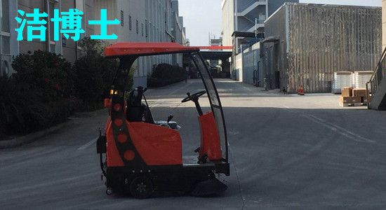 半封閉掃地車(chē)