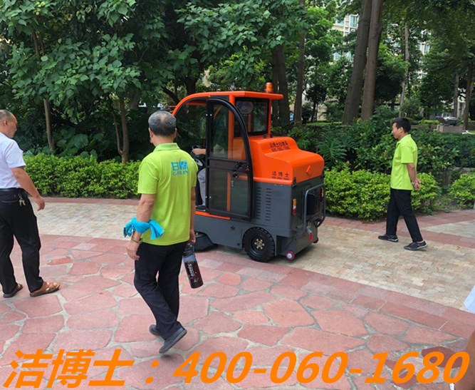 潔博士駕駛掃地車(chē)客戶(hù)案例——深圳市甘霖綠化清潔服務(wù)有限公司