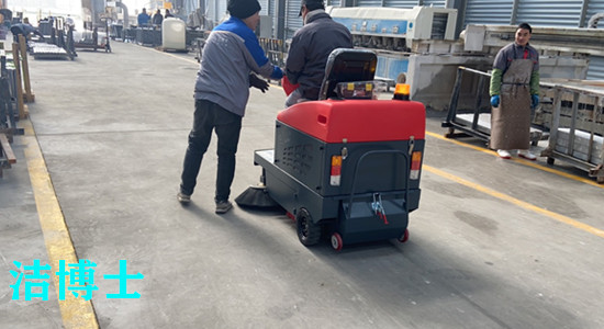 駕駛掃地車(chē)