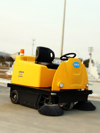 潔博士駕駛式電動(dòng)掃地車(chē)